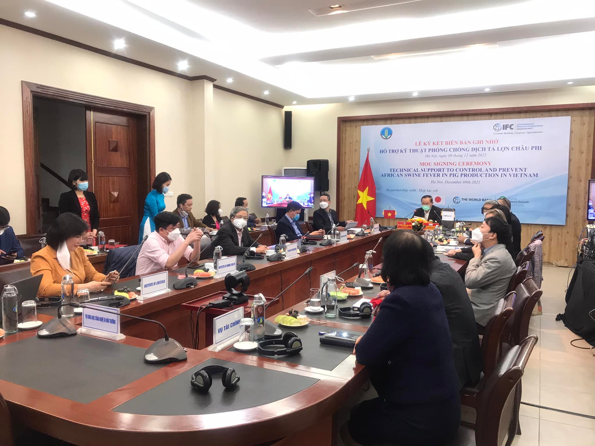 LỄ KÝ KẾT BIÊN BẢN GHI NHỚ  HỖ TRỢ KỸ THUẬT PHÒNG CHỐNG DỊCH TẢ LỢN CHÂU PHI